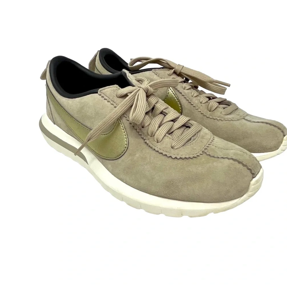 EUC Nike Womens Roshe Cortez NM PRM Suede‎ 9